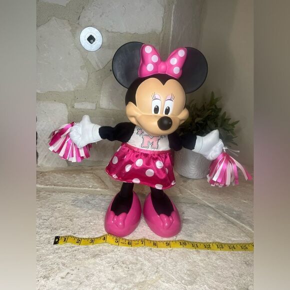 Minnie Mouse cheering 15’ doll - Picture 5 of 6